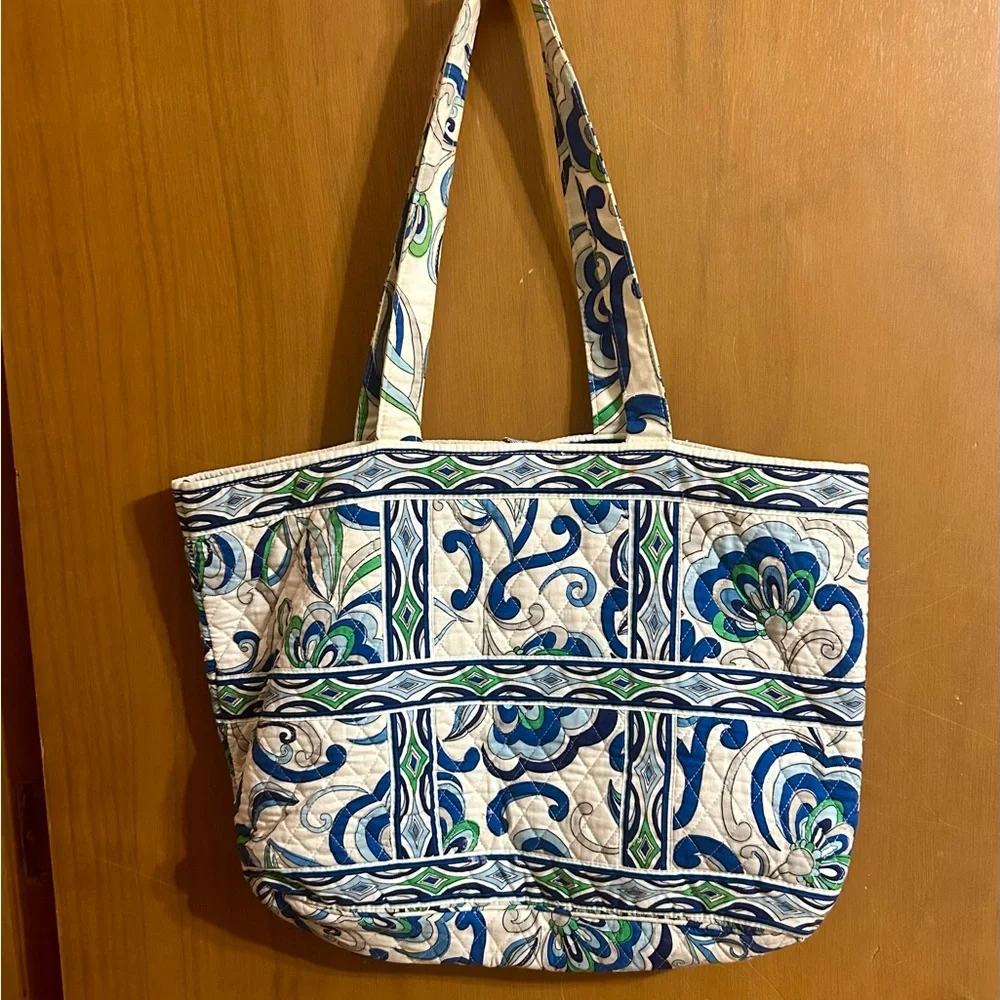 Vera Bradley Villager‎ Tote Bag in Mediterranean White Purse Retired